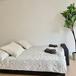 Cosy Apartments With Free Parking